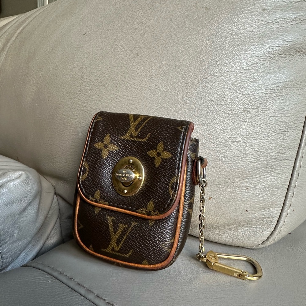 Louis Vuitton Turam pouch